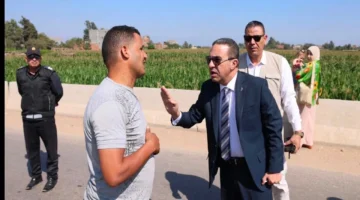 محافظ المنوفية يضبط سائقاً يسير عكس الاتجاه أثناء عودته من حادث البربجيات